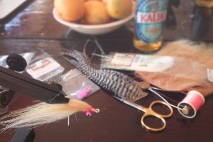 Kalik Bonefish Fly (Flytying) [photo: Davin Ebanks/Fish-Bones Fly Fishing Cayman]